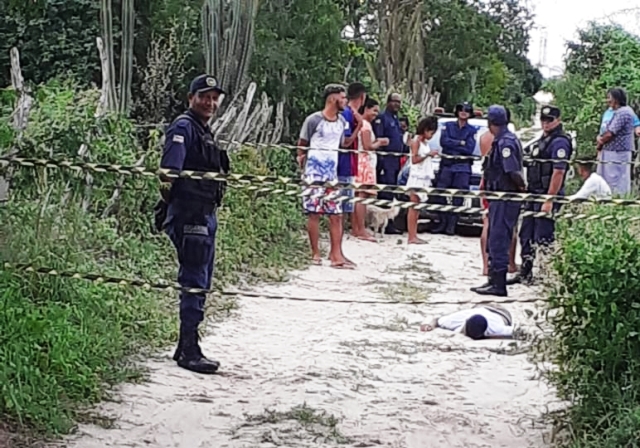 Corpo De Jovem Com Marcas De Tiros é Encontrado Em Estrada Na Zona Rural De Coité Madre Sem Média 3635